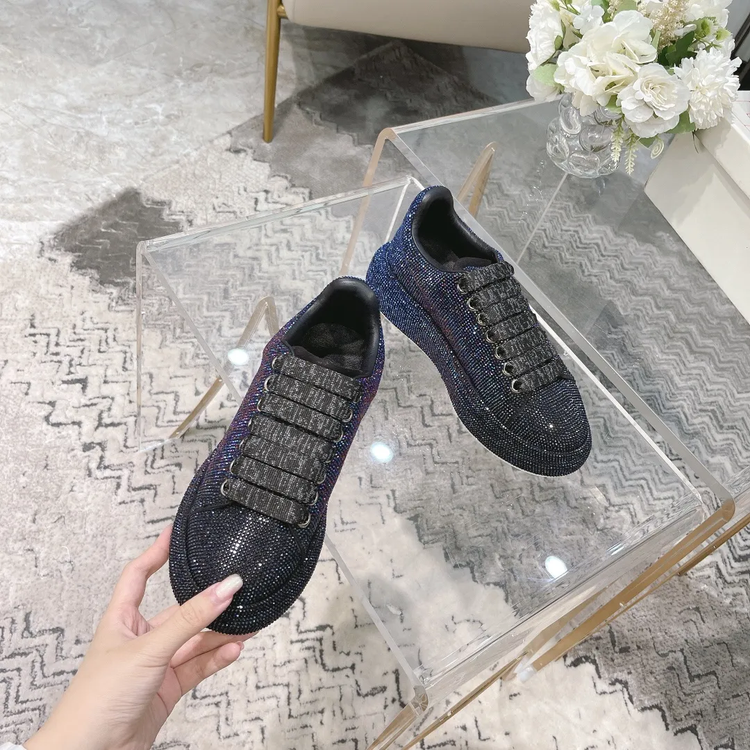 👟👟Ex-factory price 560👟👟 Men's size +10 2025SS McQueen crystal inlaid large and small diamond casual shoes counter original 1:1 production Fabric: imported silk velvet + imported Czech diamonds Lining: sheepskin lining Code number: 35-41 Male 39/44